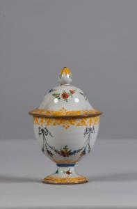 Faenza, XVII-XVIII Secolo, Zuccheriera Neoclassica in maiolica policroma